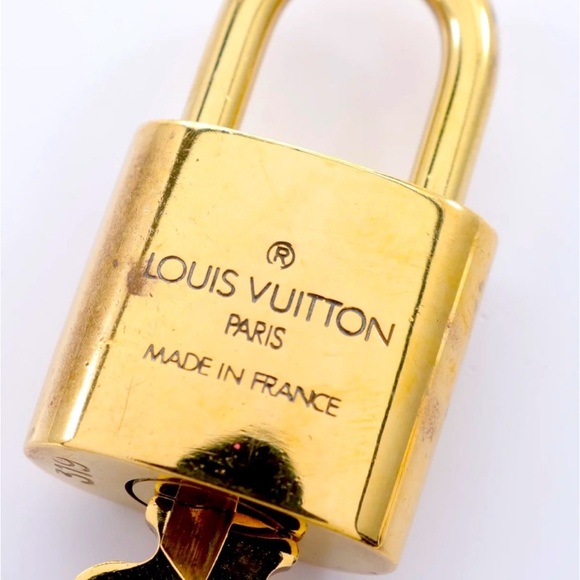 Authentic!!! LV Lock and Key 3 choices available - Picture 3 of 15